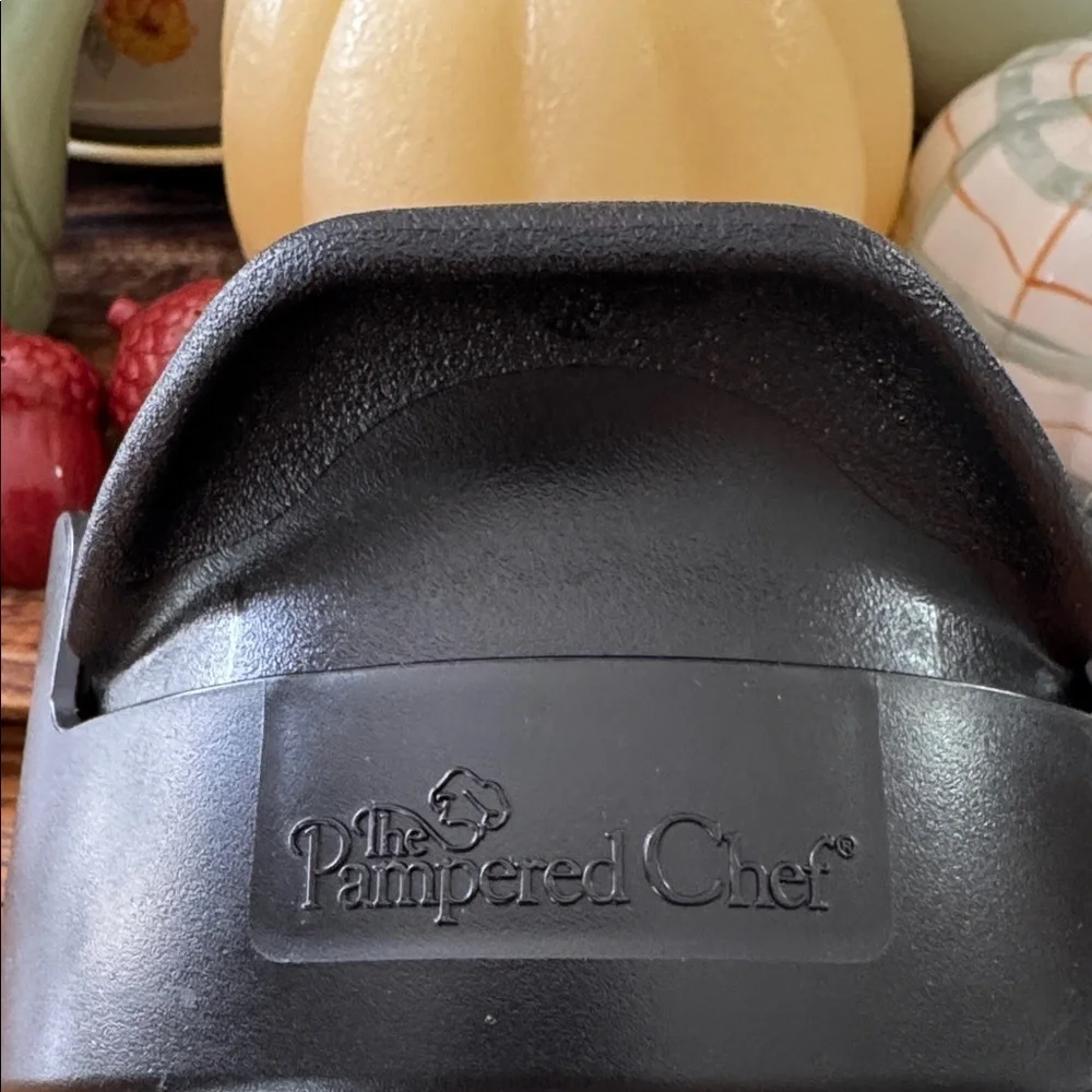 Pampered Chef Veggie Wedger